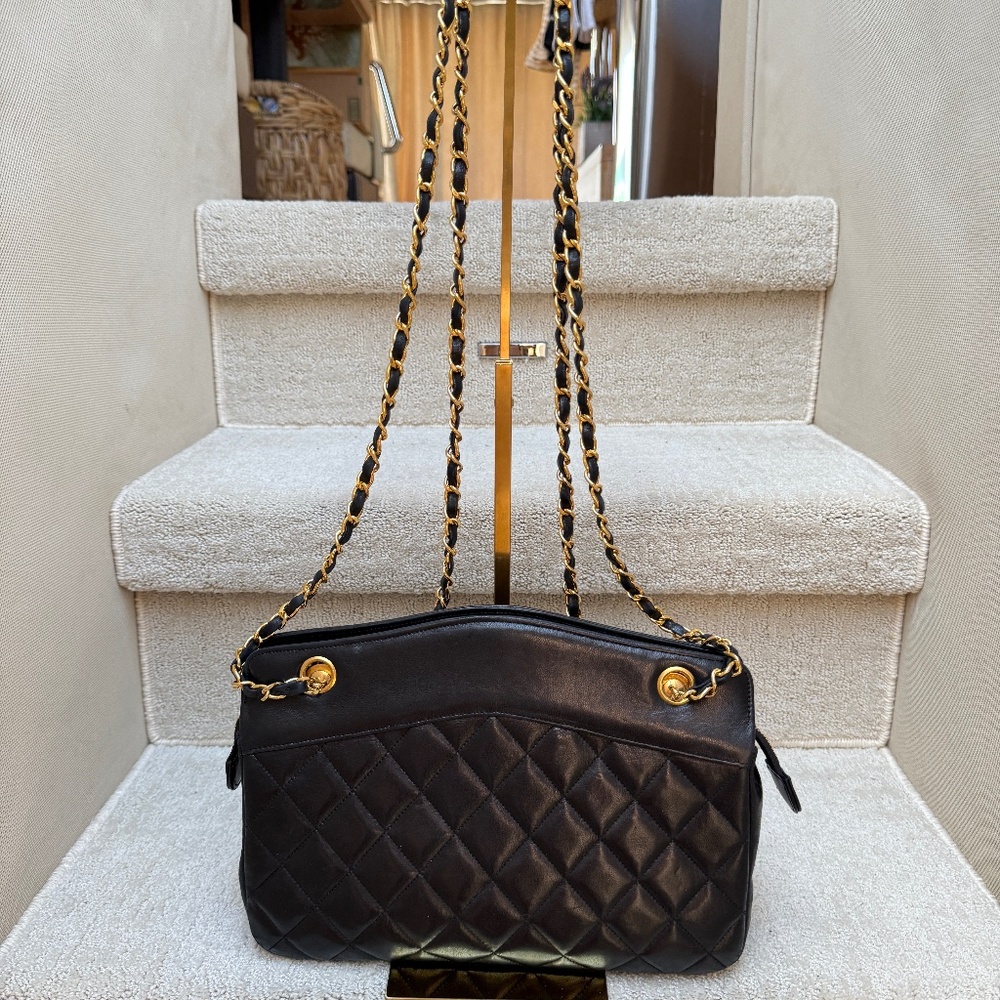 CHANEL Vintage Shoulder Bag in black with Gold Hardware